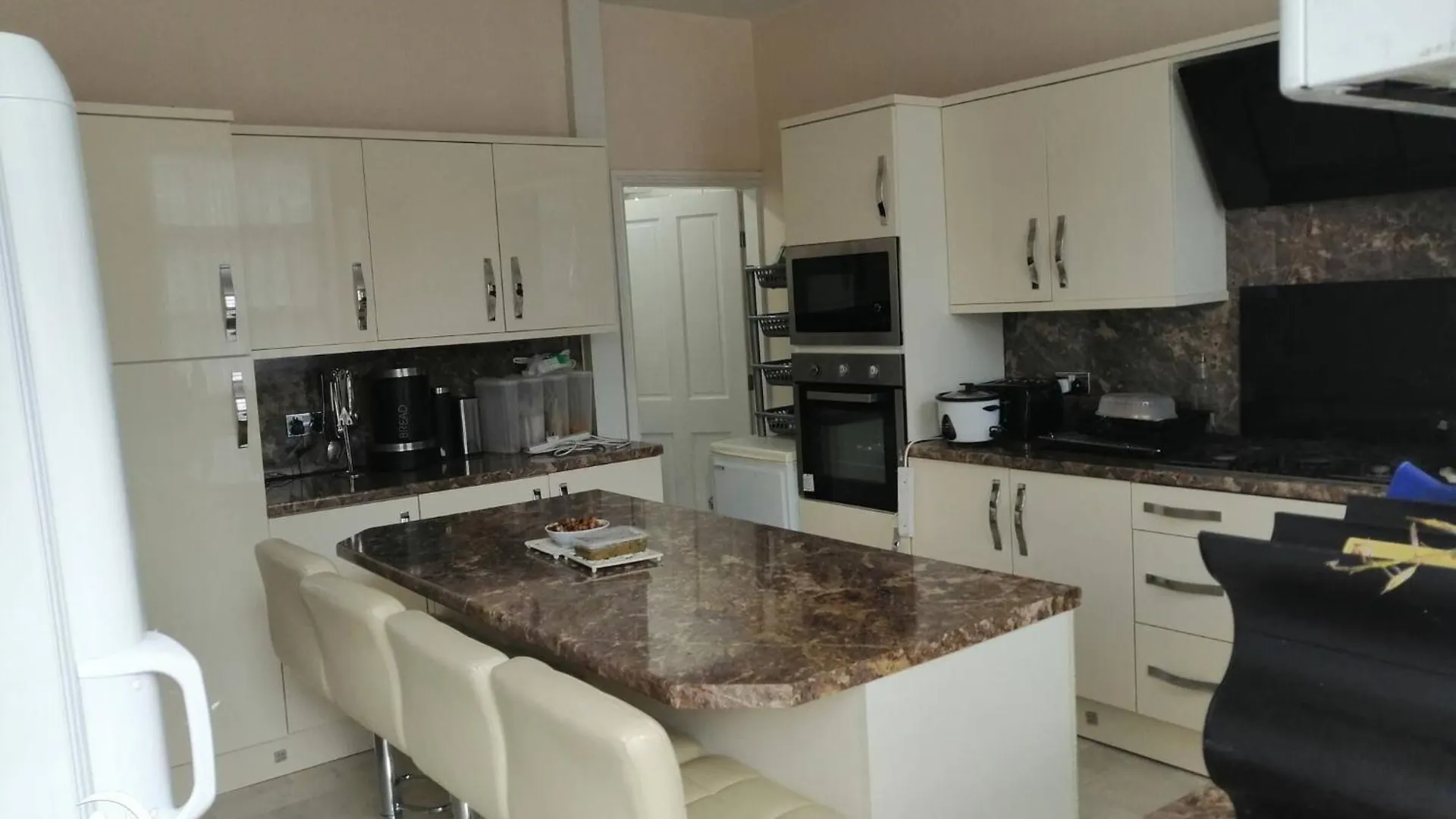 Charming Bradford Room To Rent With Shared Facilities Storbritannien